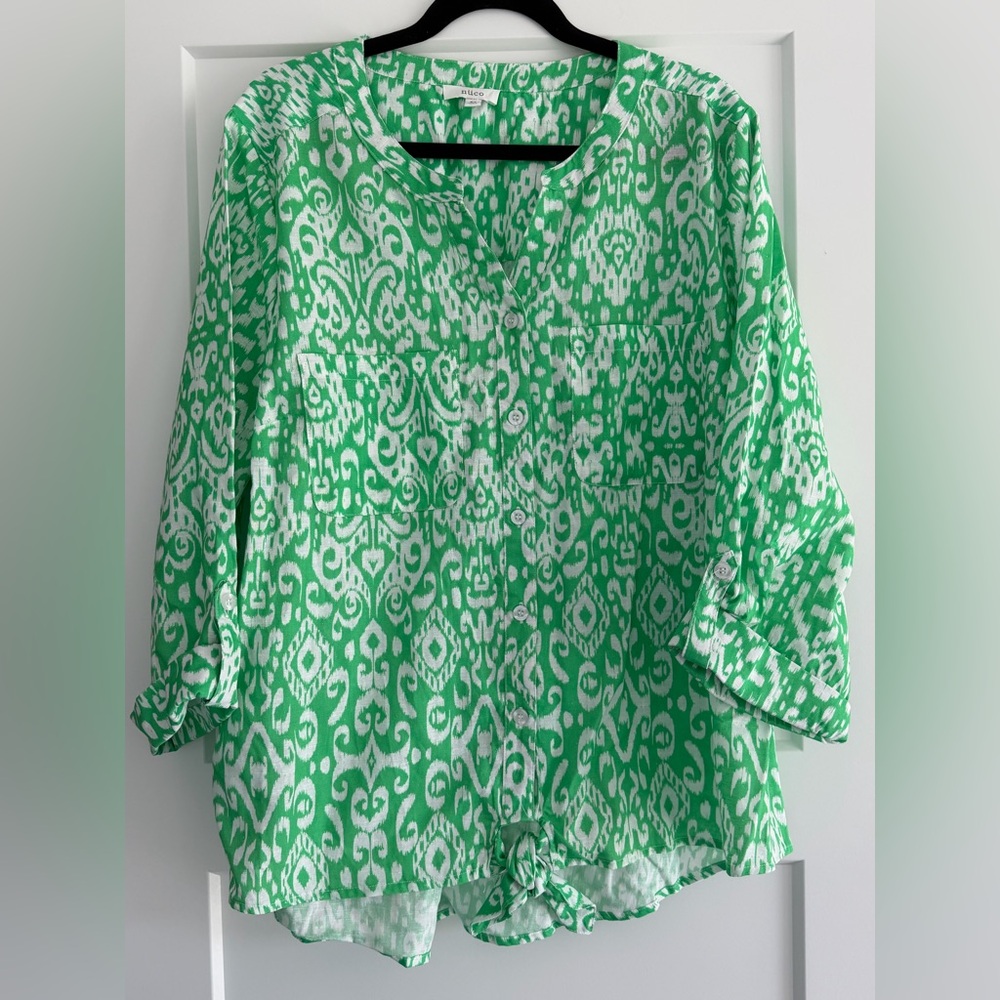 NWOT Nuco Button-Down Green & White Tie Front Patterned Women's Blouse, Size 2X